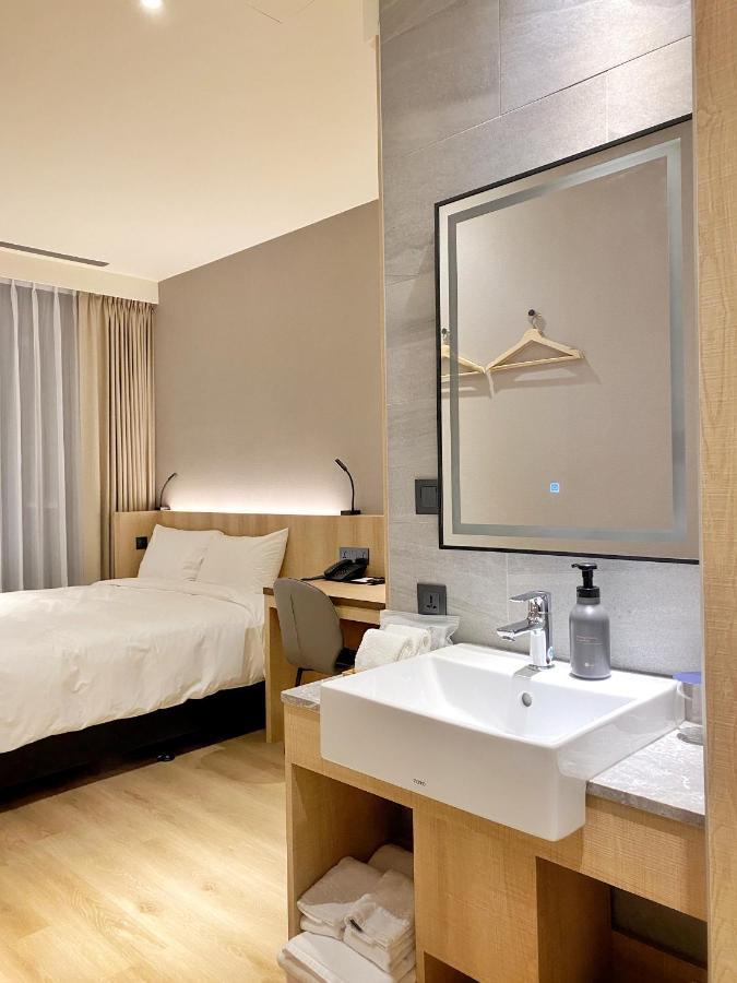 Alfar Hotel Taoyuan Bagian luar foto
